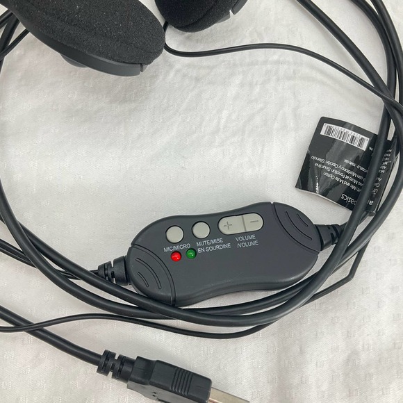 amazonbasics. USB Headset with Mic and Mute Option, Black - Picture 4 of 5